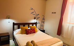 Casa De Lis Hotel & Tourist Info Centre